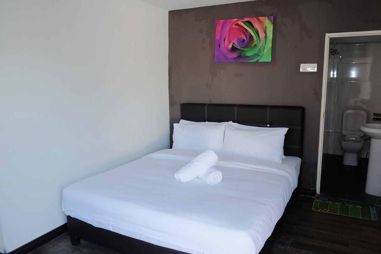 Natol Homestay - London Kuching Bagian luar foto