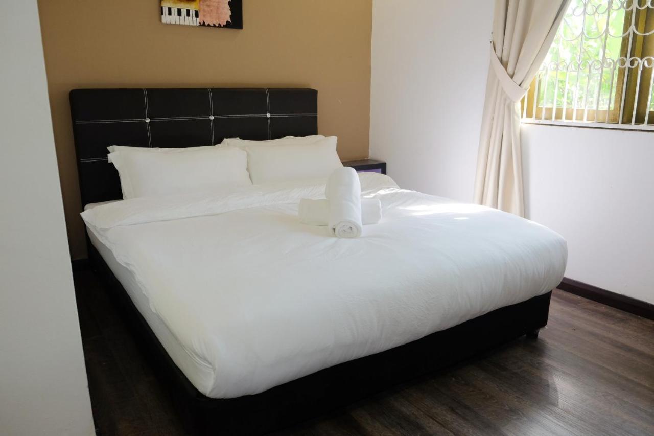 Natol Homestay - London Kuching Bagian luar foto