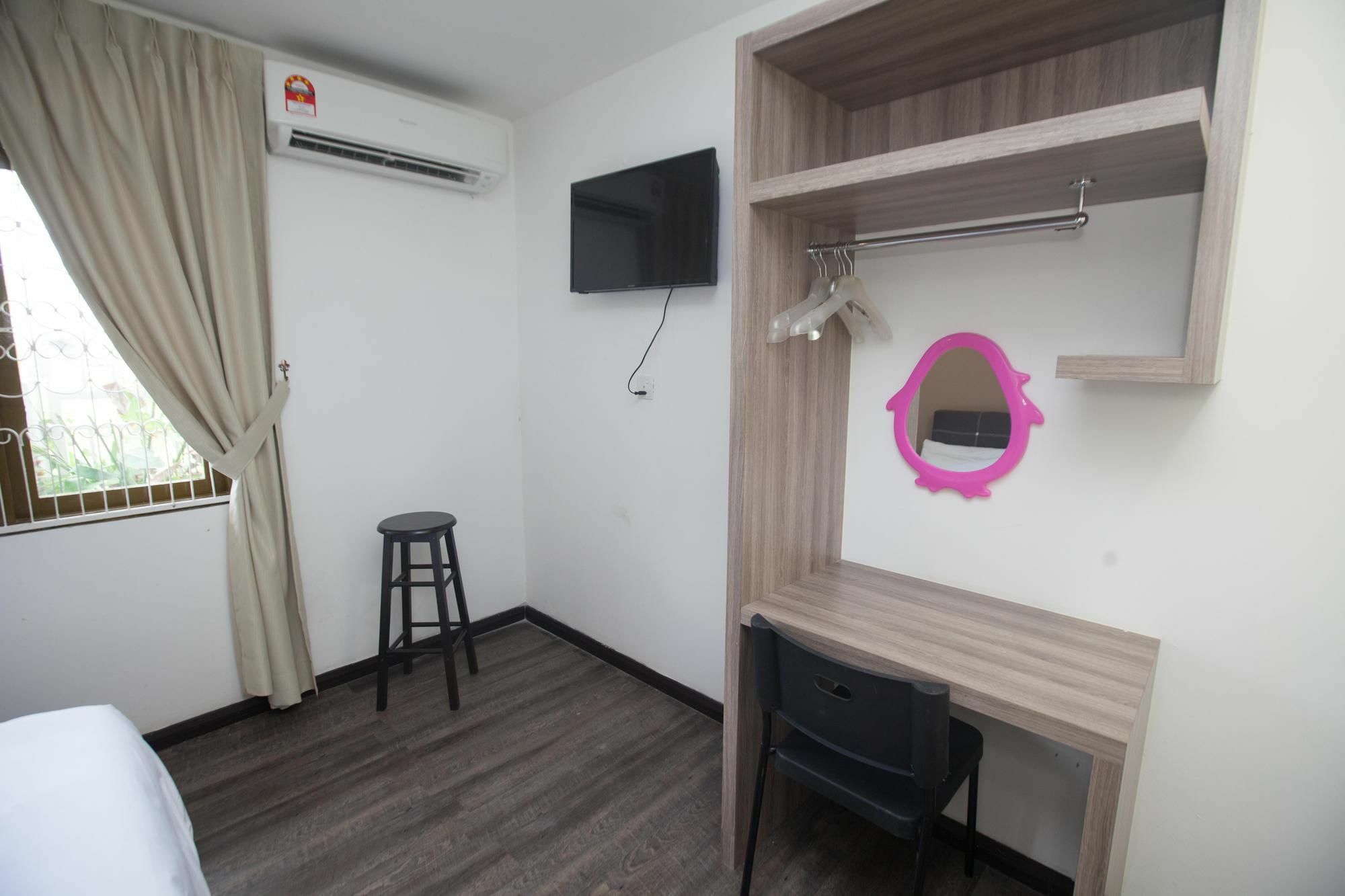 Natol Homestay - London Kuching Bagian luar foto