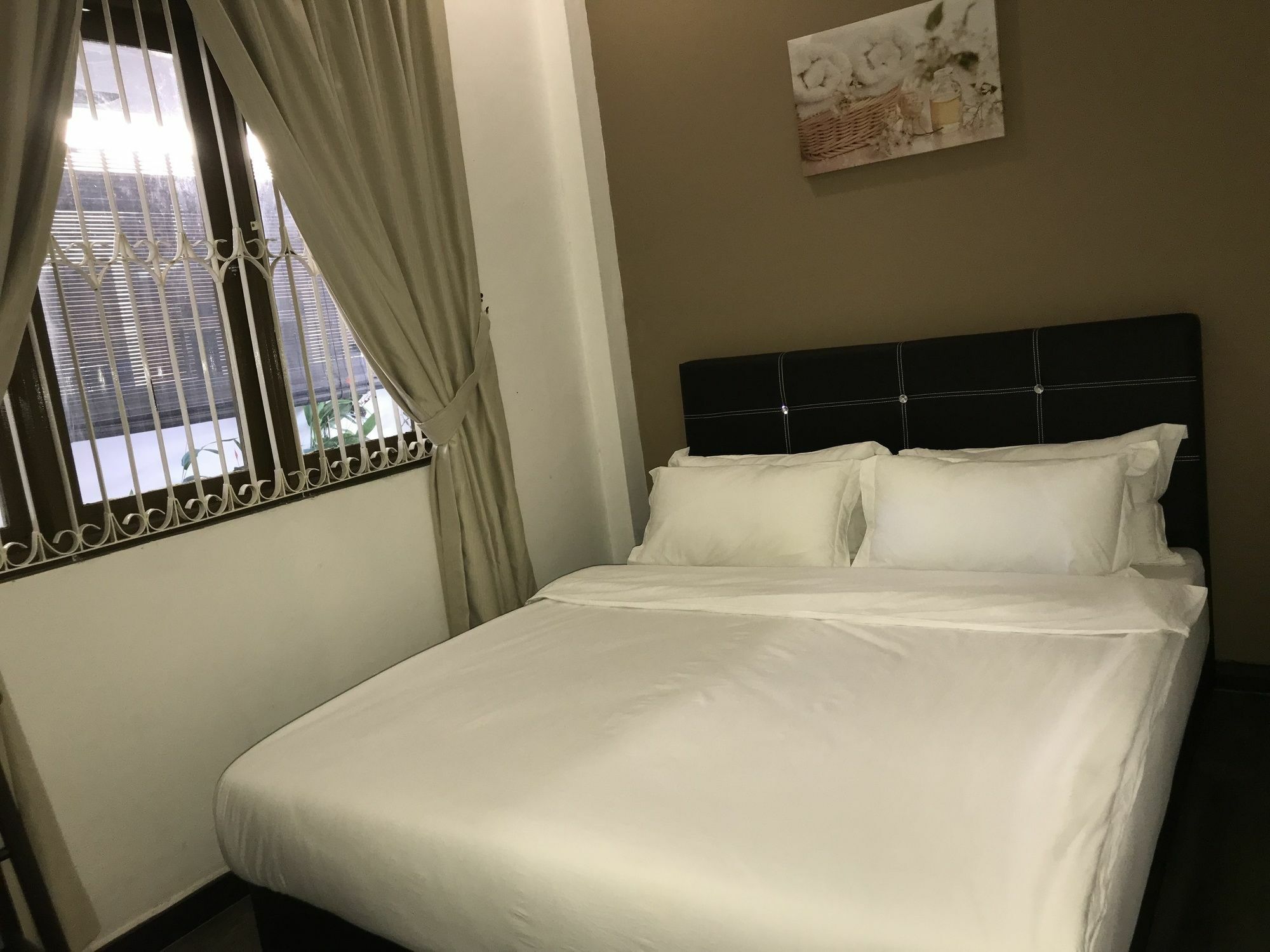Natol Homestay - London Kuching Bagian luar foto