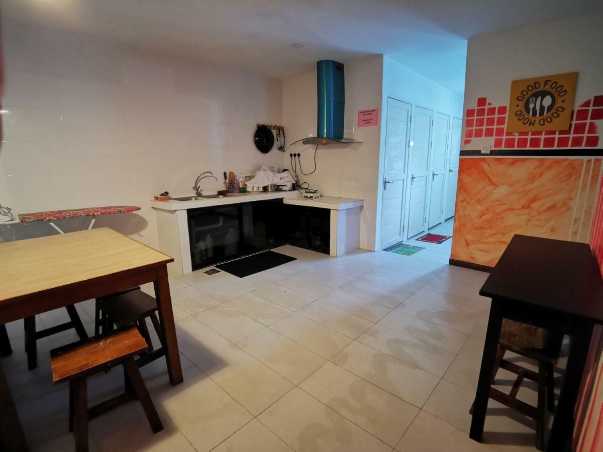 Natol Homestay - London Kuching Bagian luar foto