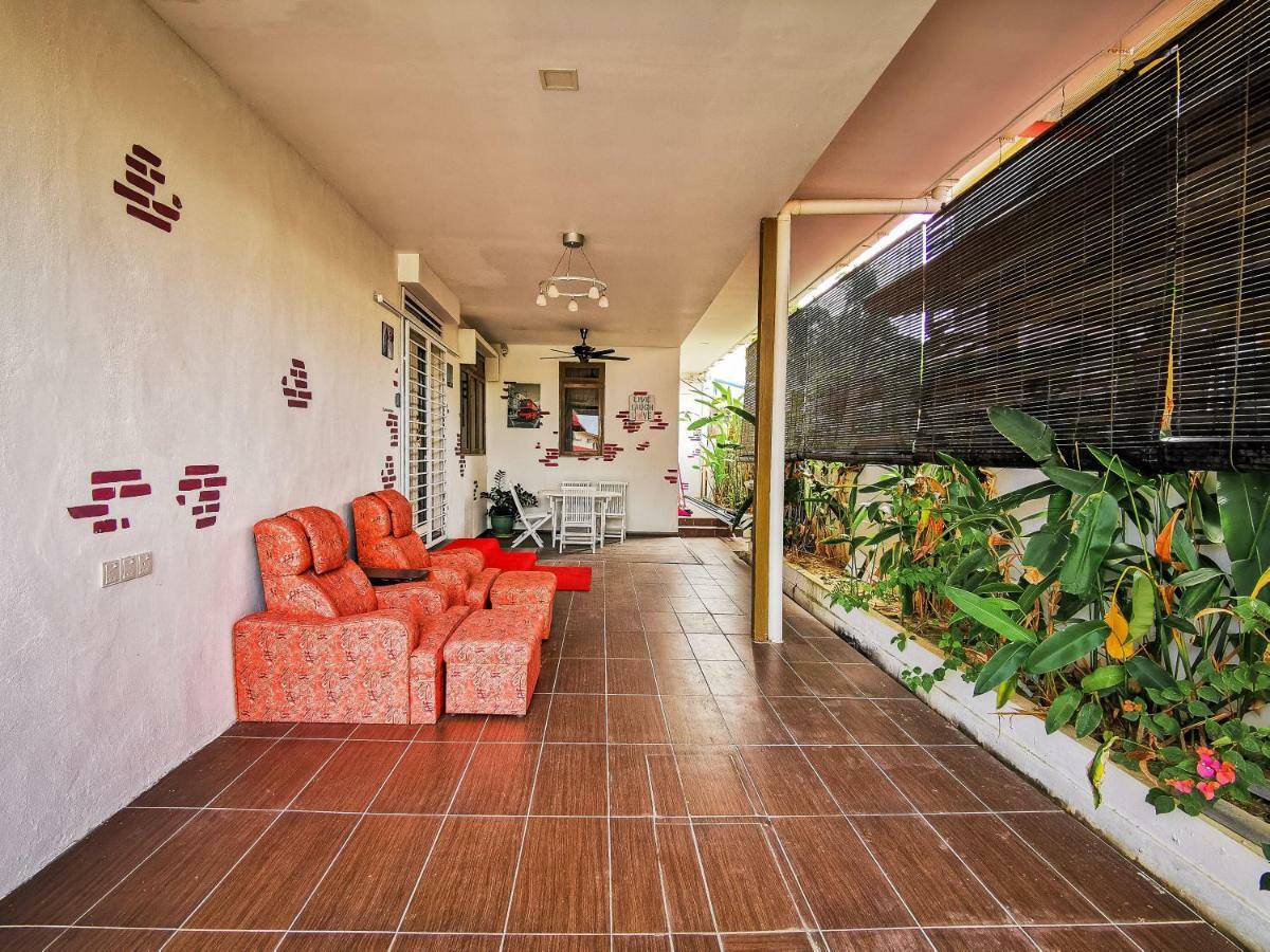 Natol Homestay - London Kuching Bagian luar foto