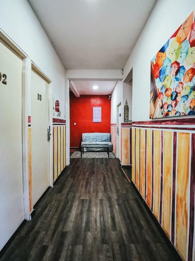Natol Homestay - London Kuching Bagian luar foto